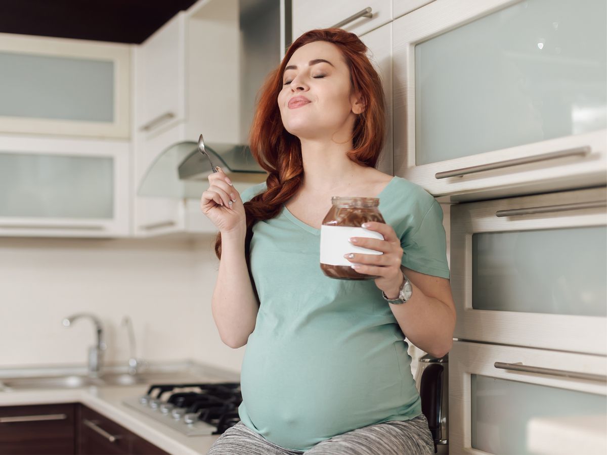 5 WAYS TO COPE WITH PREGNANCY FOOD CRAVINGS - Pregnancy Hot Dog Cravings